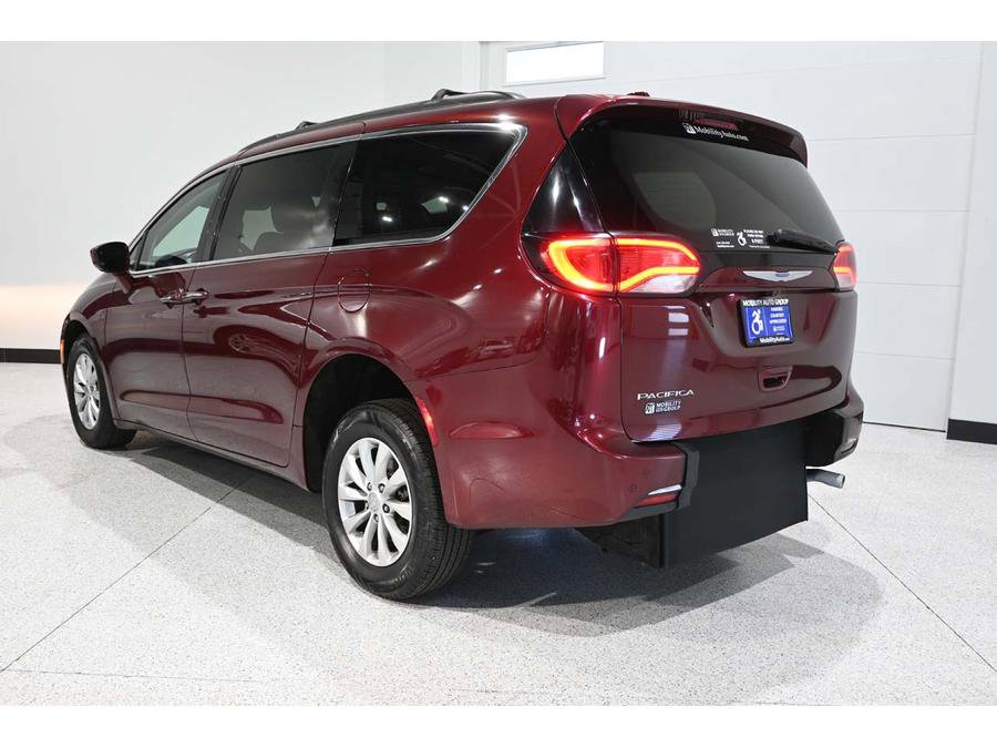 Used 2018 Chrysler Pacifica Touring Plus FWD image 8