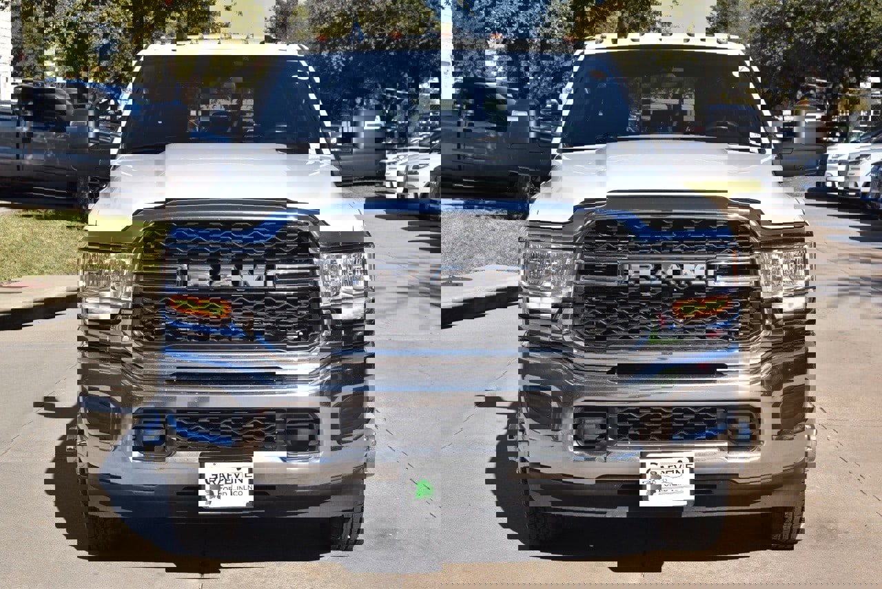 Used 2024 RAM 3500 Tradesman w/ Chrome Appearance Group image 3