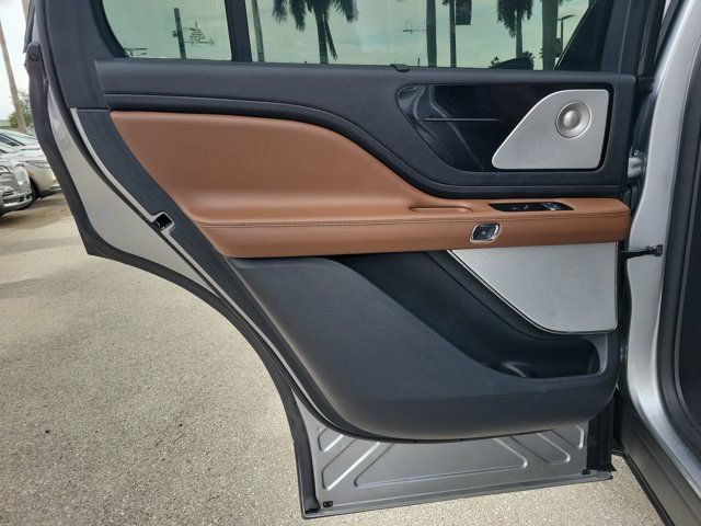 Certified 2020 Lincoln Aviator Reserve w/ Equipment Group 202A AWD/4WD image 14
