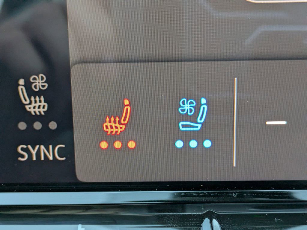 Certified 2024 Volkswagen Atlas Cross Sport SEL R-Line image 33