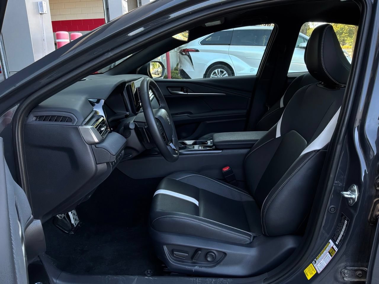Used 2026 Toyota Camry SE FWD image 10
