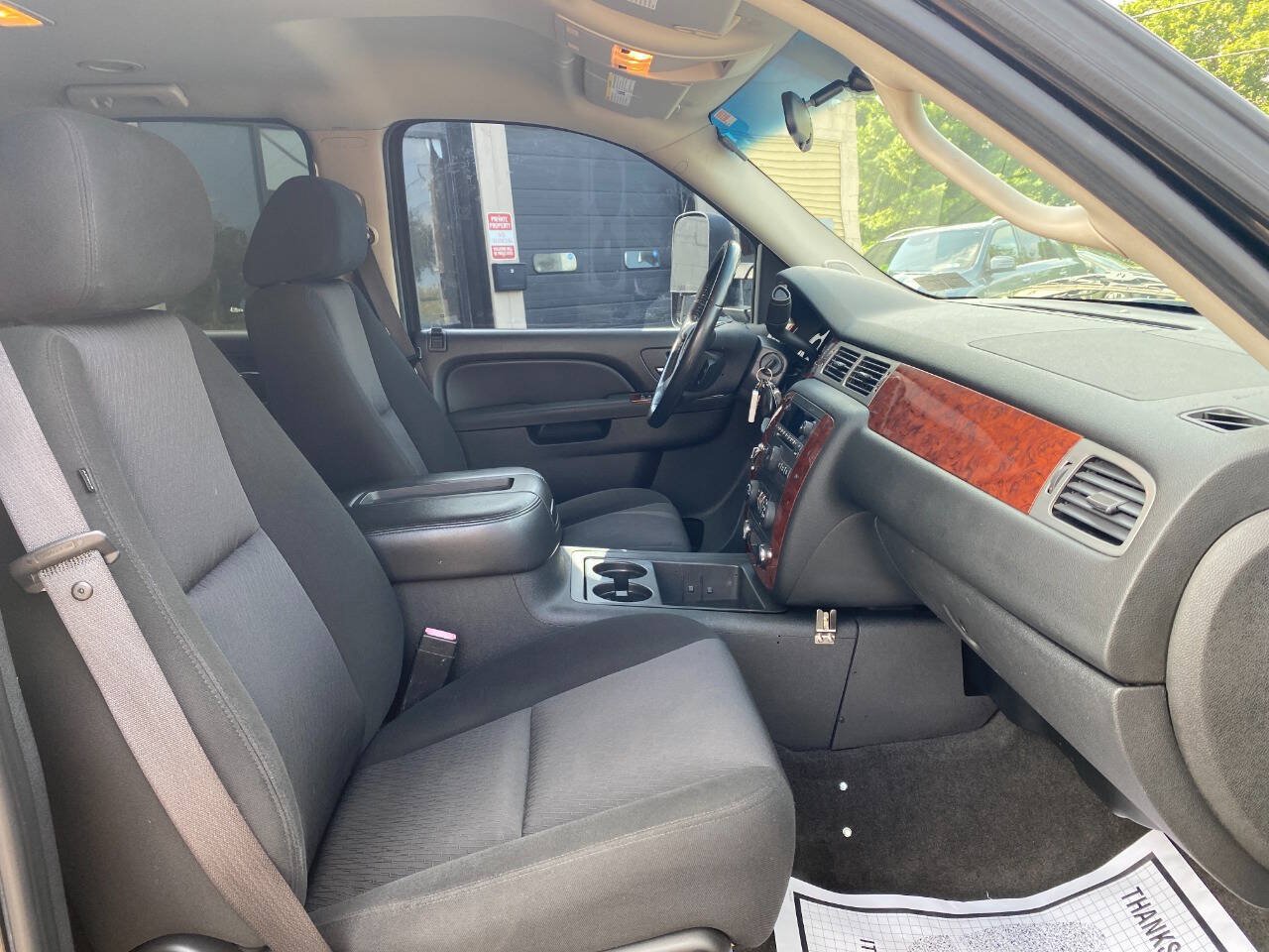Used 2011 Chevrolet Suburban 2500 LS w/ Skid Plate Package AWD/4WD image 28
