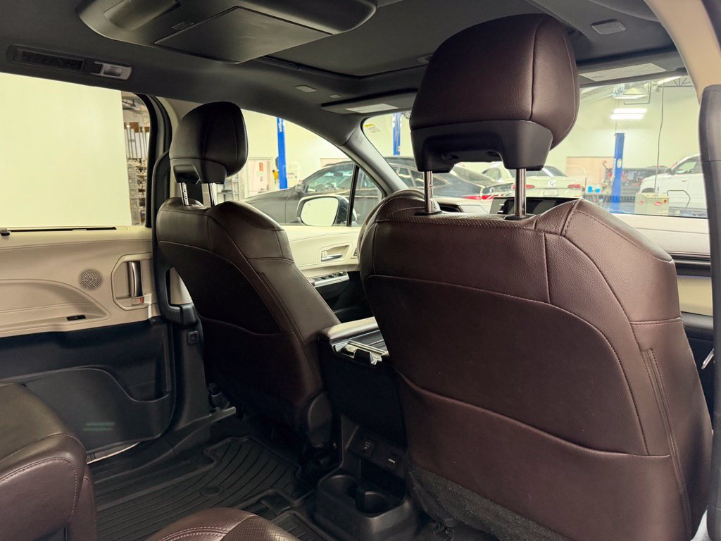 Used 2021 Toyota Sienna Platinum FWD image 16