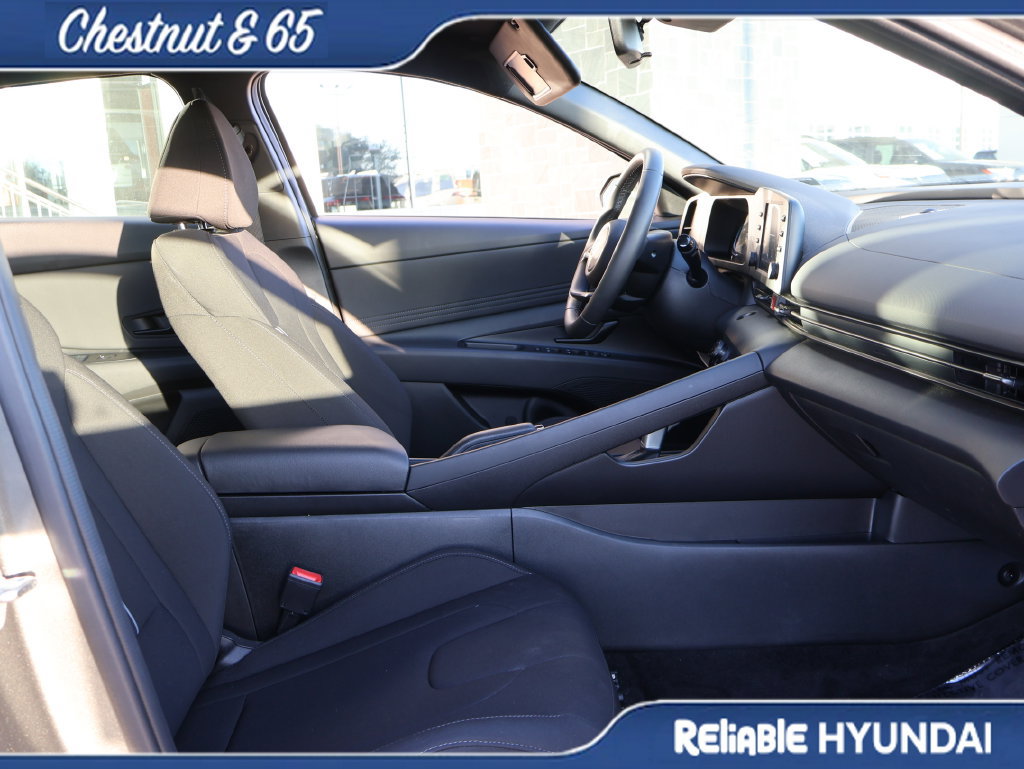 Certified 2025 Hyundai Elantra Sport FWD image 9