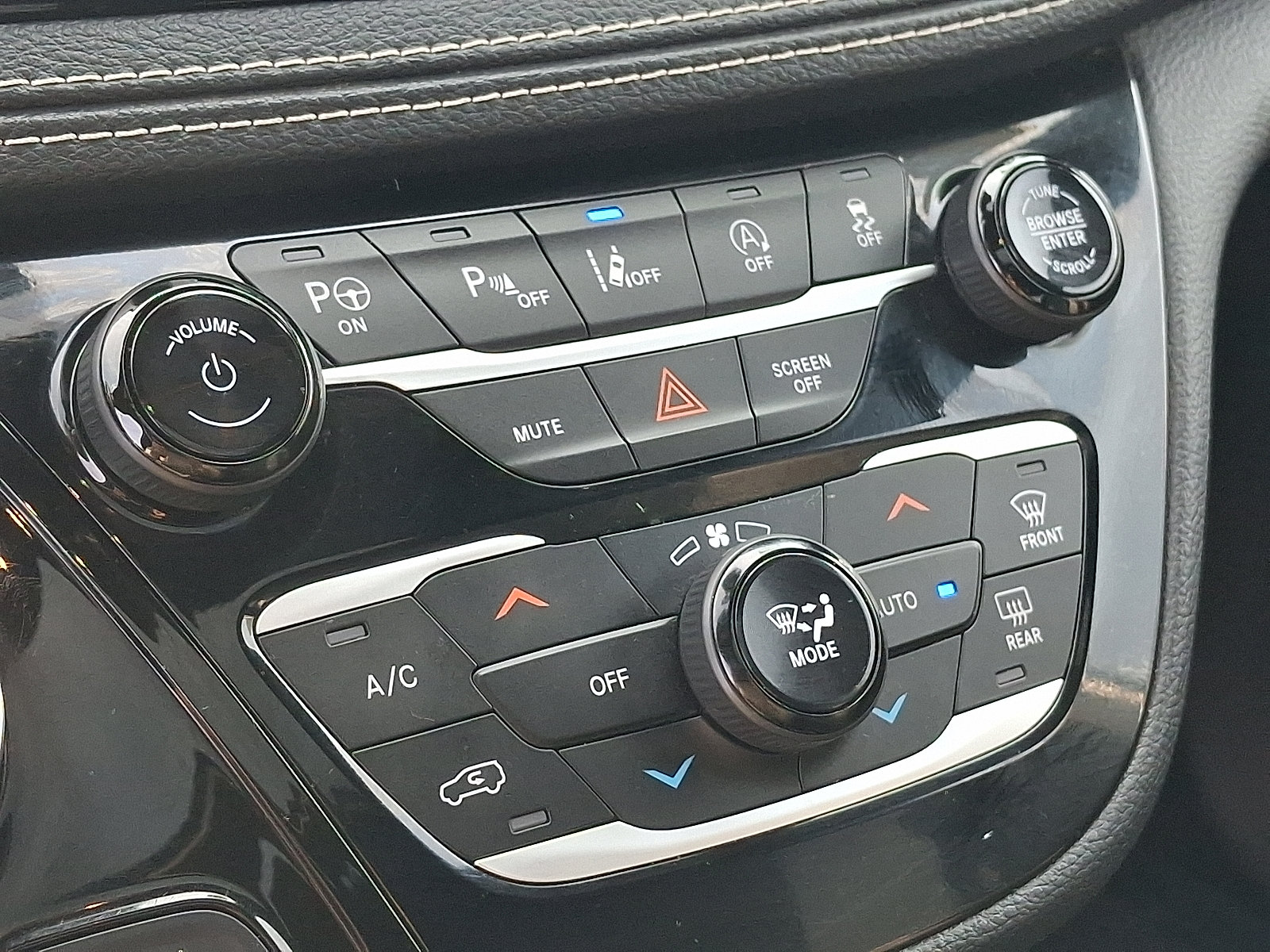 Certified 2023 Chrysler Pacifica Touring-L w/ S Appearance Package AWD/4WD image 17
