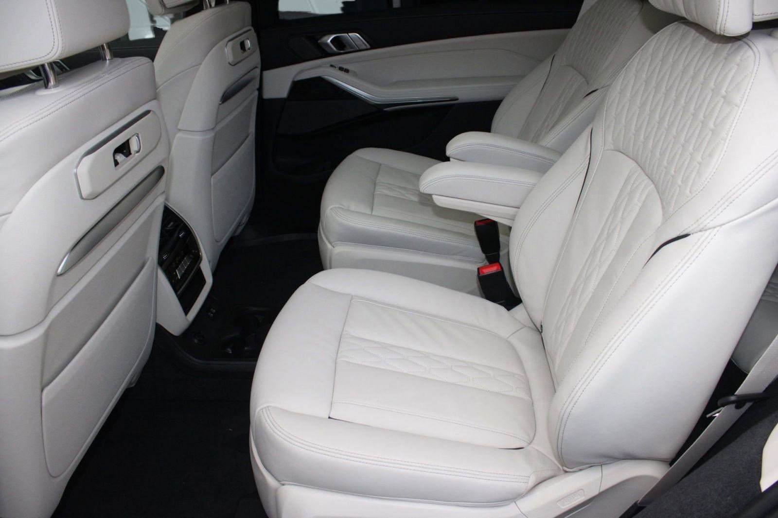 New 2026 BMW X7 M60i image 15