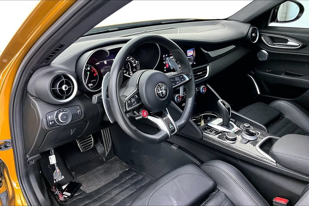 Used 2023 Alfa Romeo Giulia Quadrifoglio RWD image 15