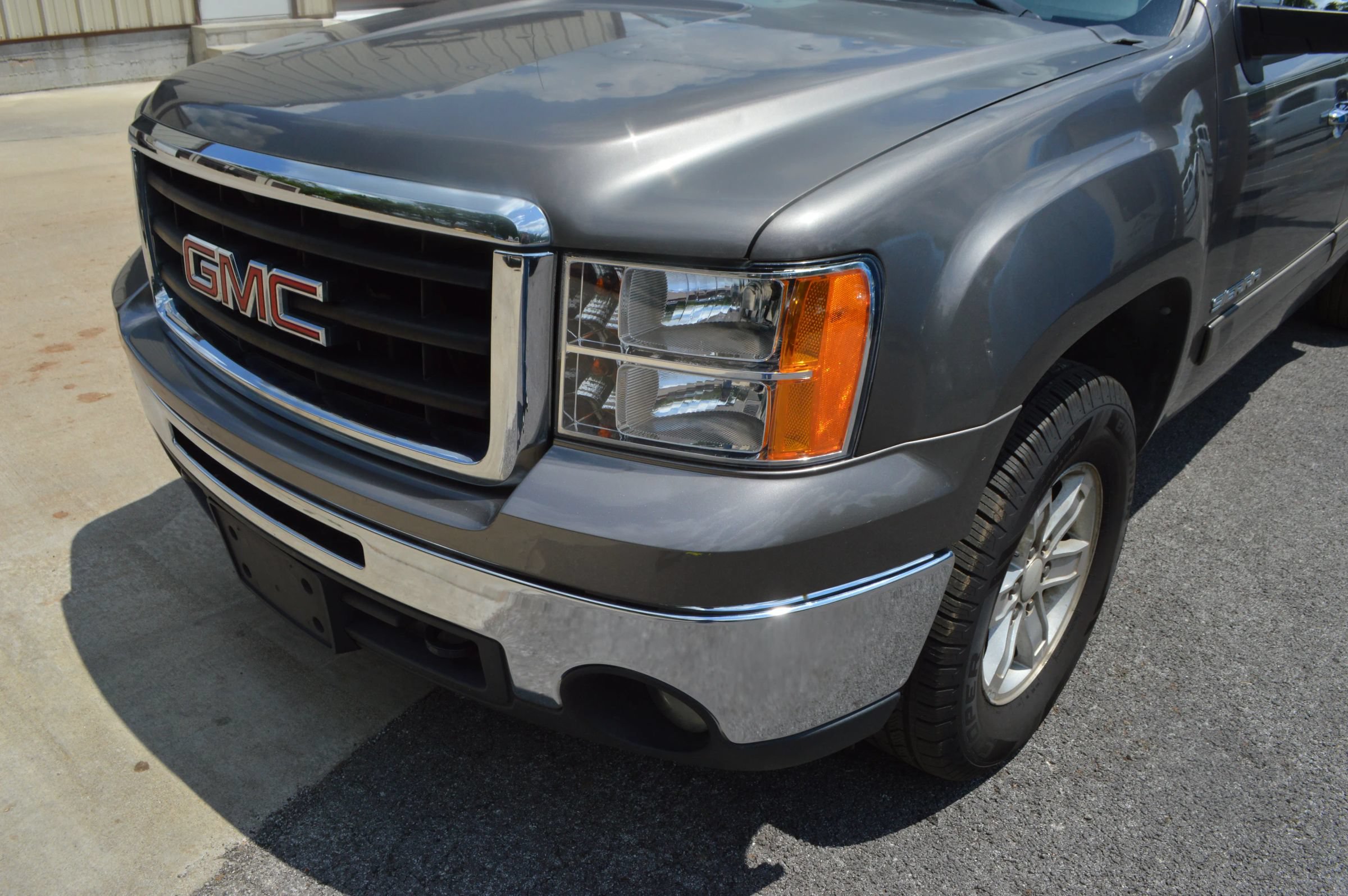 Used 2011 GMC Sierra 1500 SLE w/ Power Tech Package AWD/4WD image 3