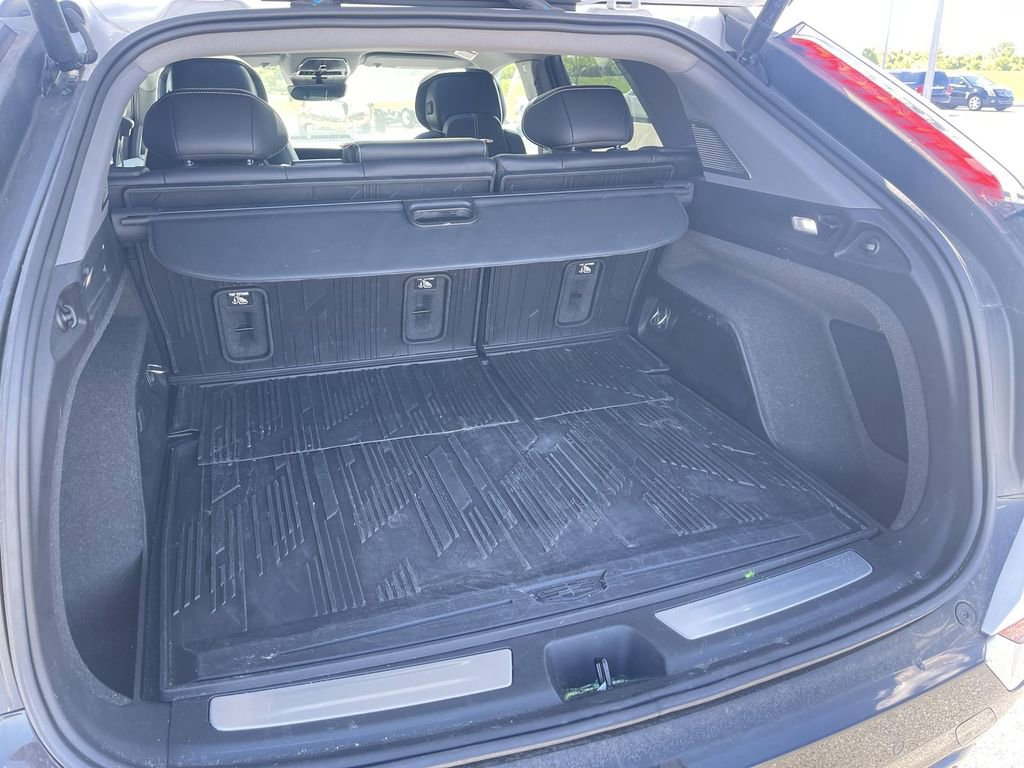 Certified 2025 Cadillac Optiq Luxury 2 w/ LPO, Floor Liner Package AWD/4WD image 6