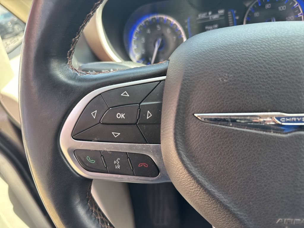 Used 2017 Chrysler Pacifica Touring-L FWD image 34