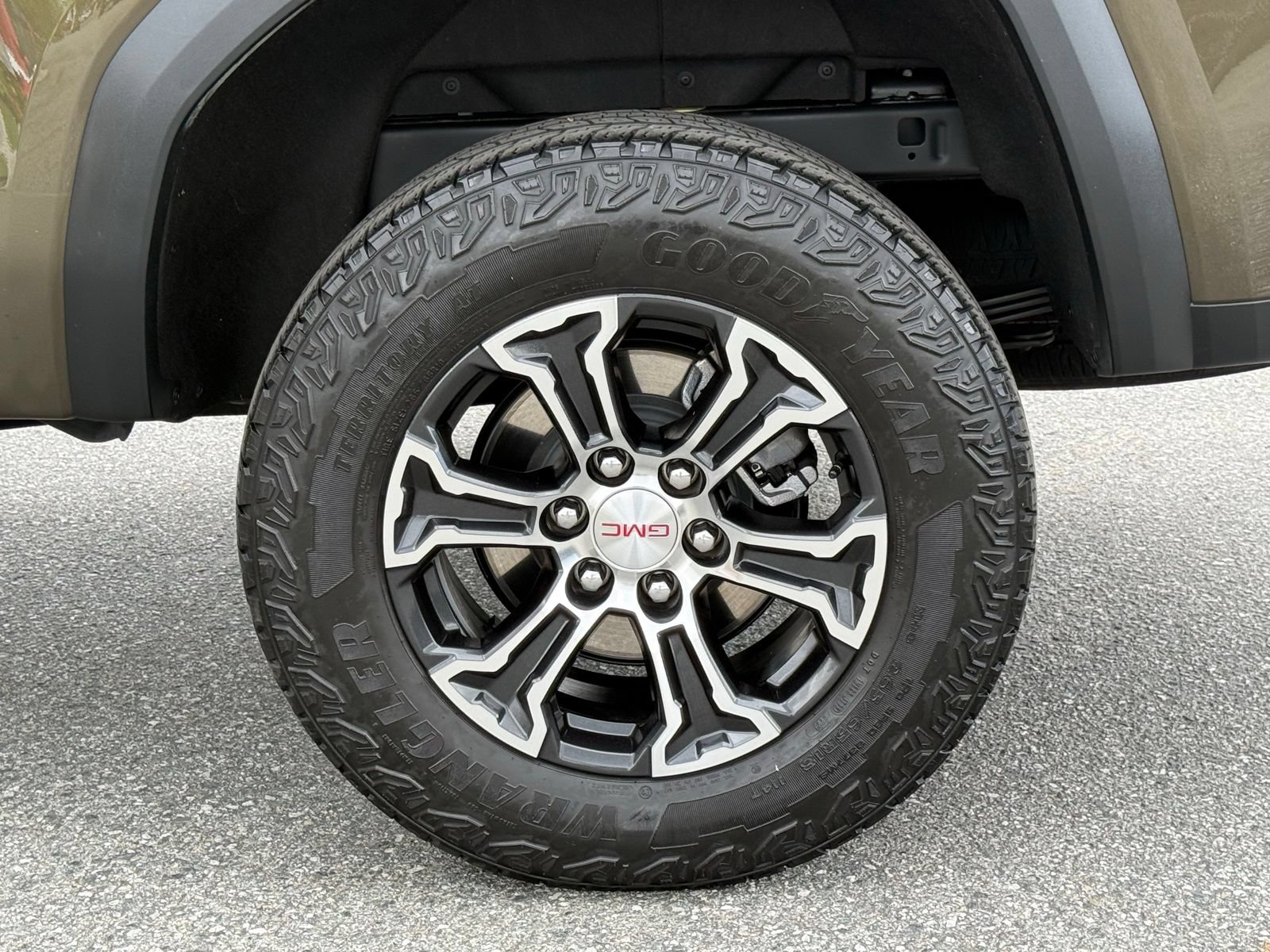 Used 2023 GMC Canyon AT4 w/ AT4 Premium Package AWD/4WD image 17