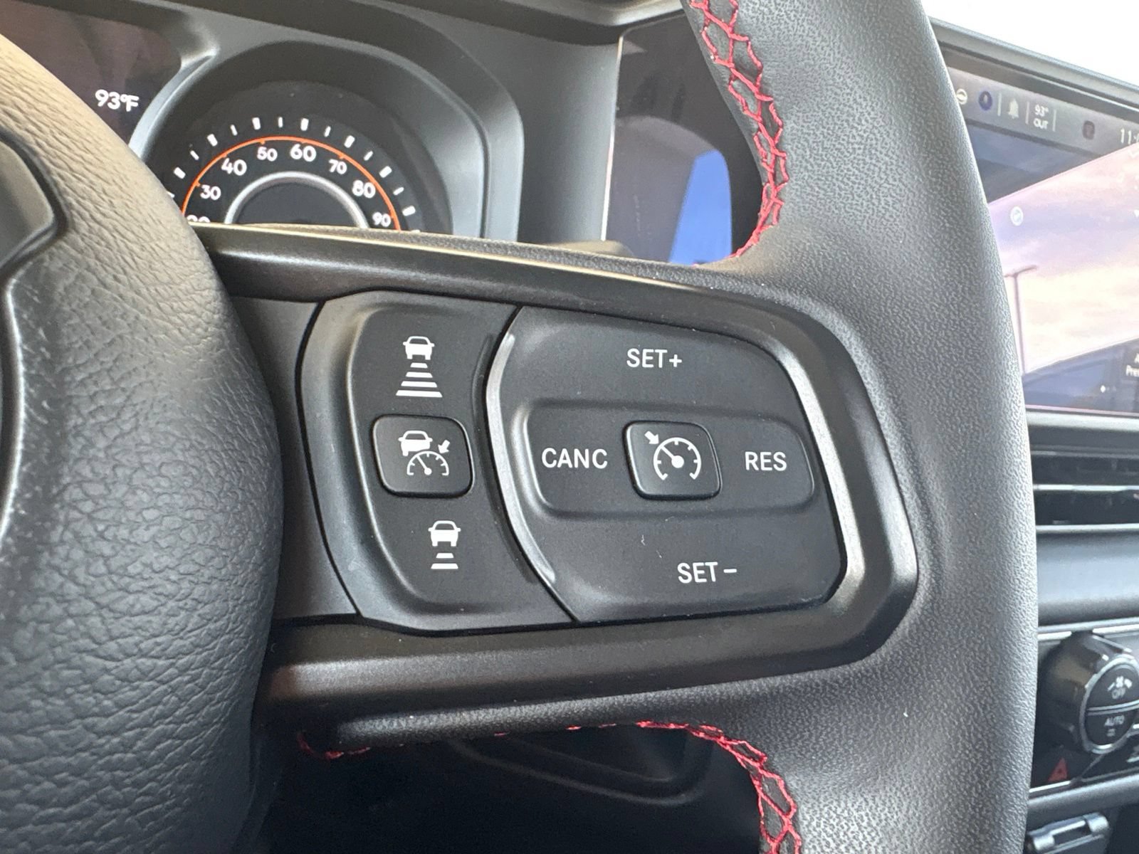 Used 2024 Jeep Gladiator Rubicon w/ Technology Group AWD/4WD image 39