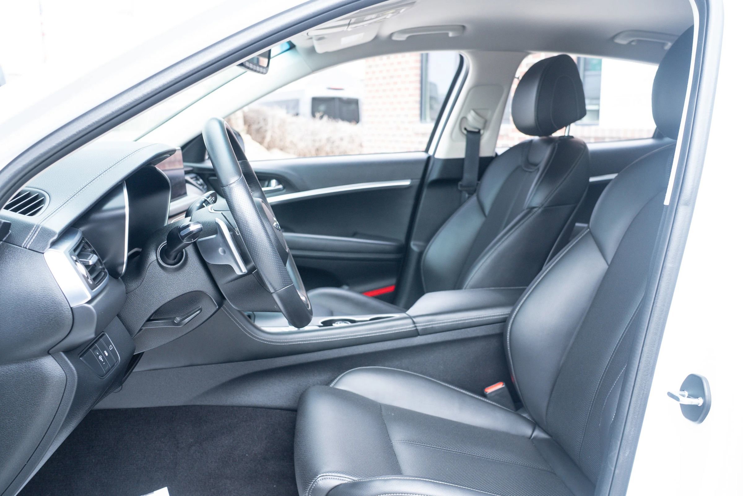 Used 2023 Genesis G70 2.0T image 18