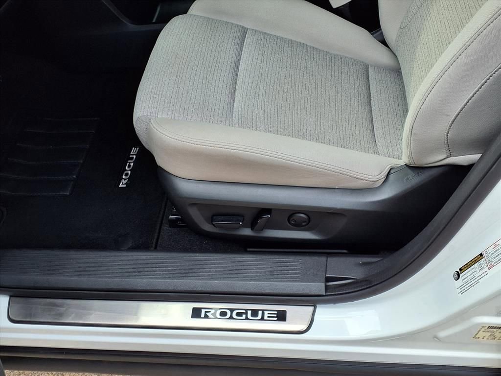 Certified 2022 Nissan Rogue SV image 12