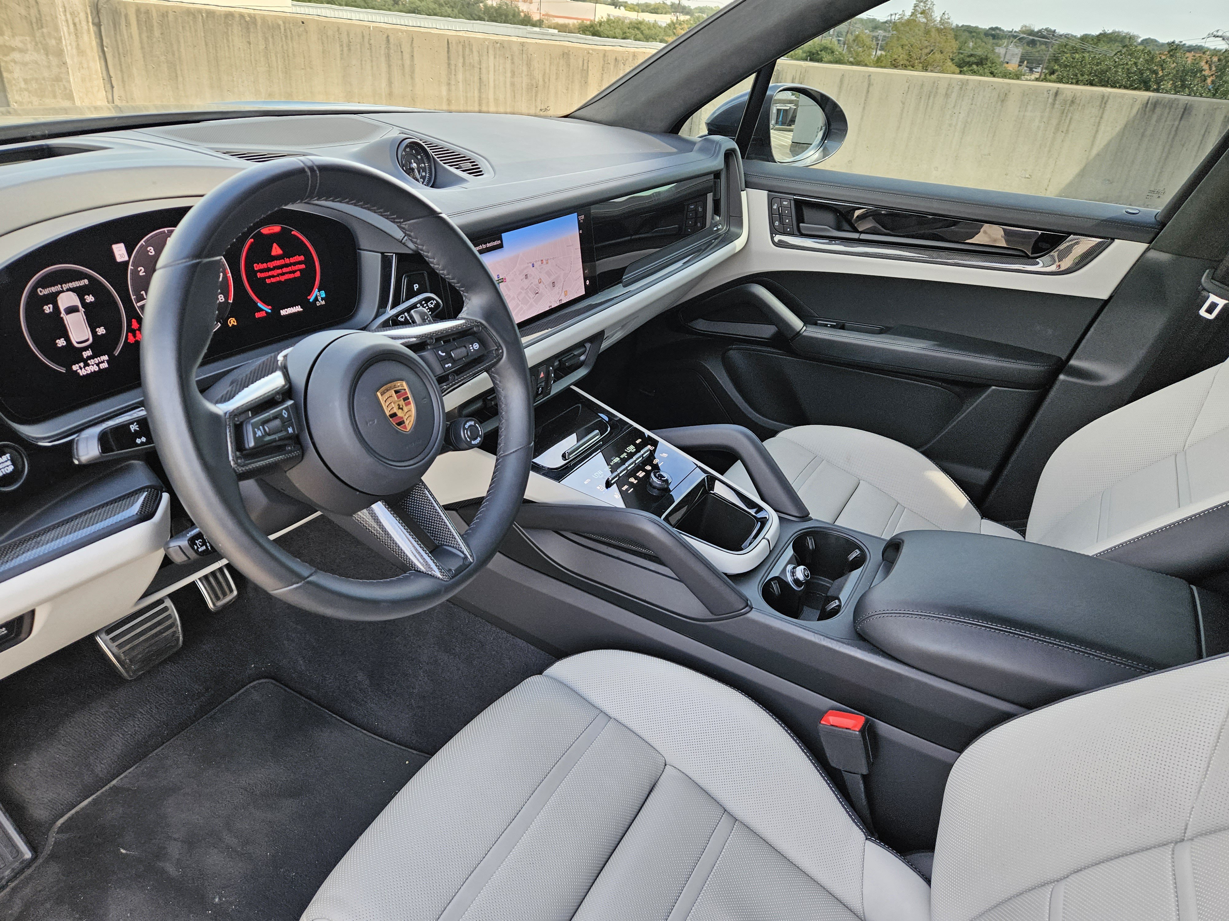 Certified 2025 Porsche Cayenne GTS AWD/4WD image 4