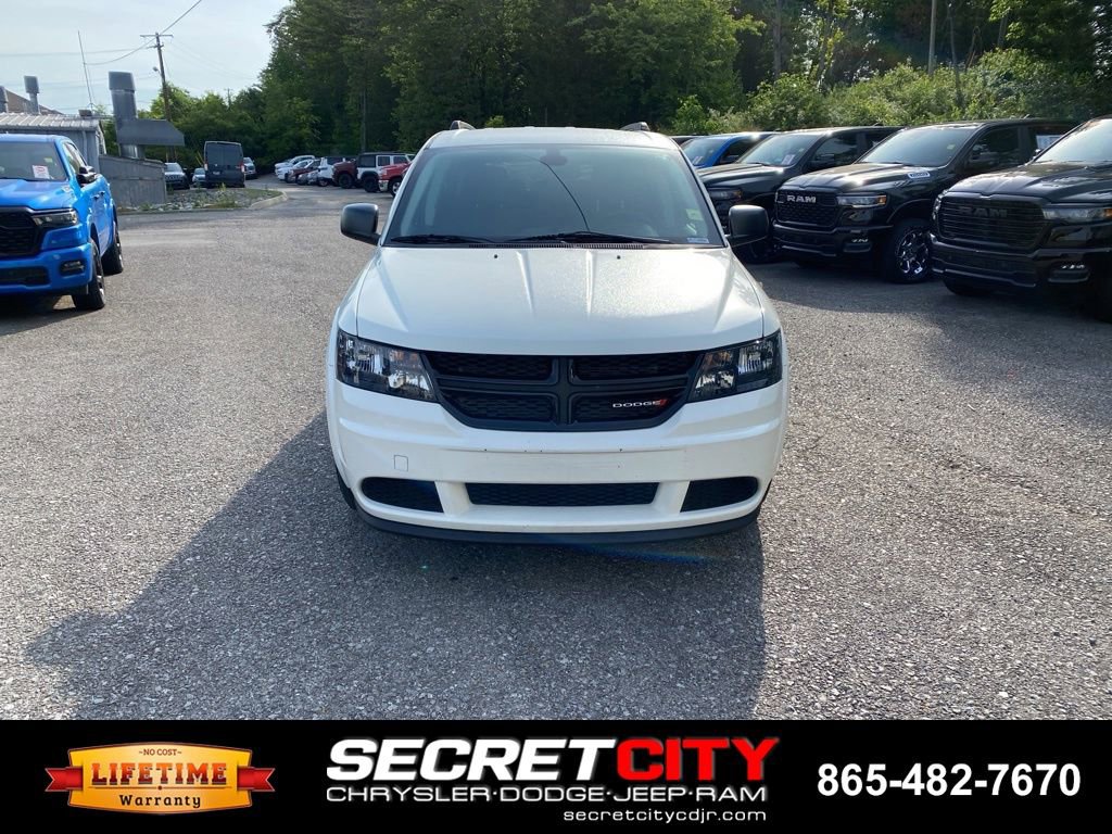 Used 2020 Dodge Journey SE w/ Blacktop Package FWD image 2