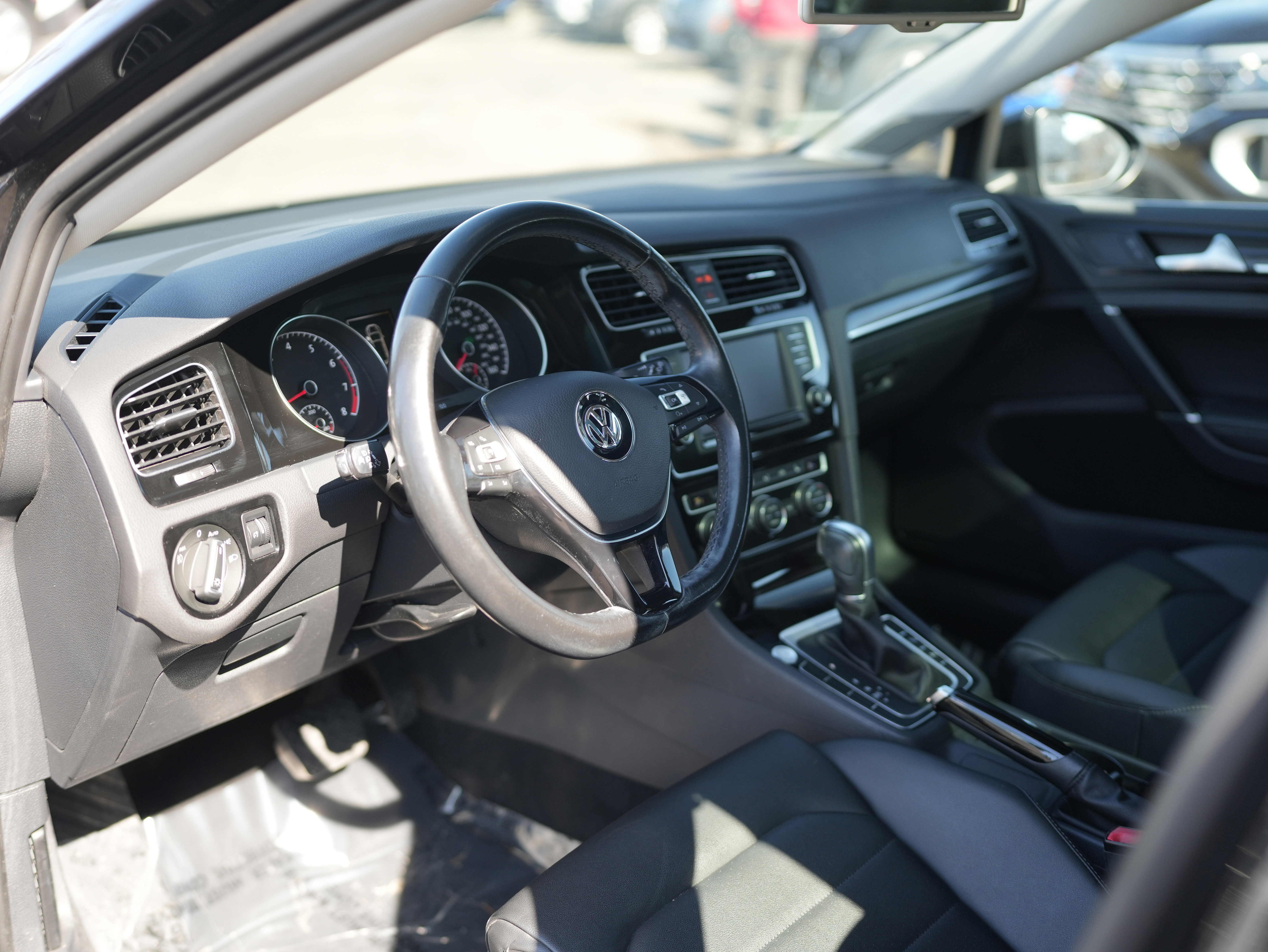 Used 2016 Volkswagen Golf SEL w/ Lighting Package (SEL) image 12