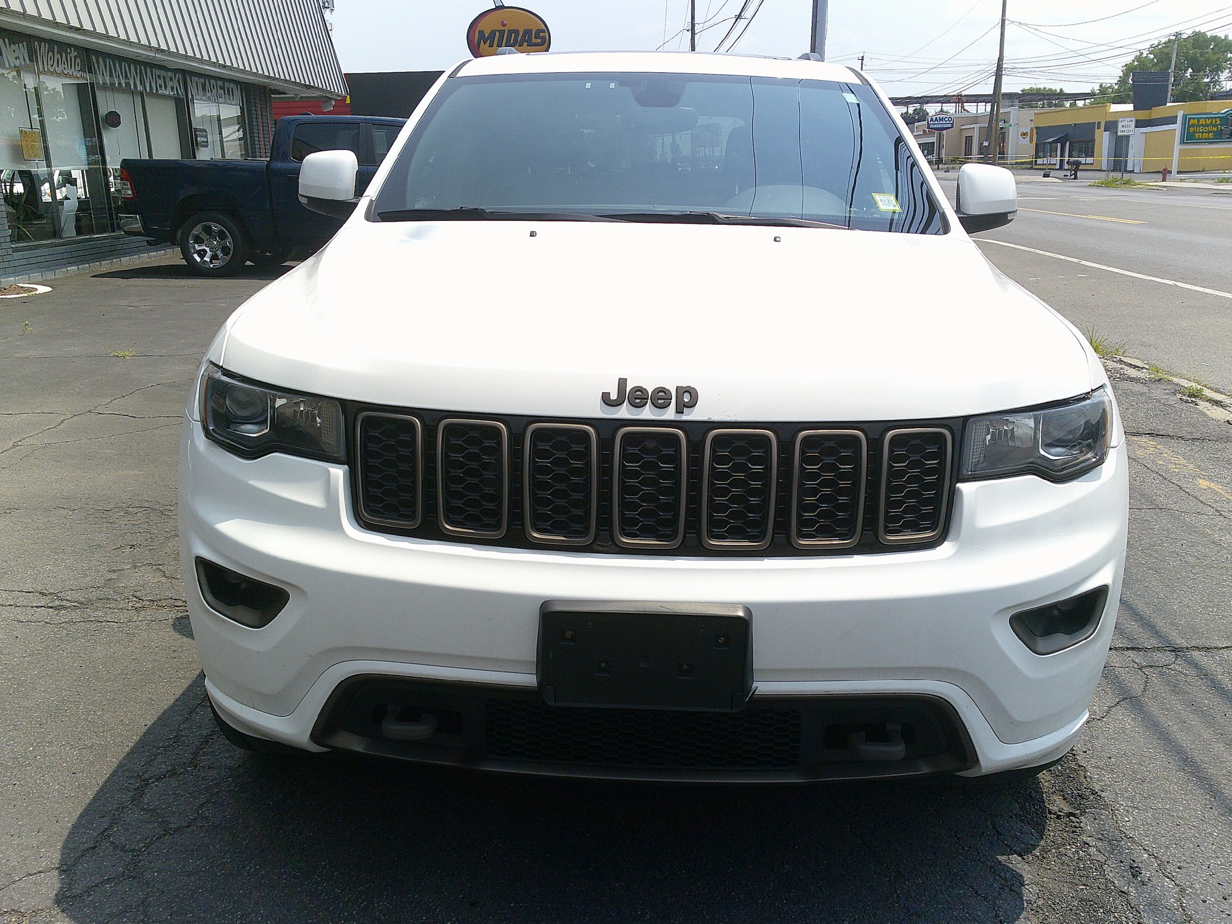 Used 2017 Jeep Grand Cherokee Limited 75th Anniversary AWD/4WD image 4