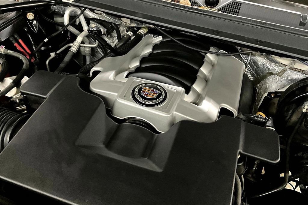 Used 2015 Cadillac Escalade Luxury image 32