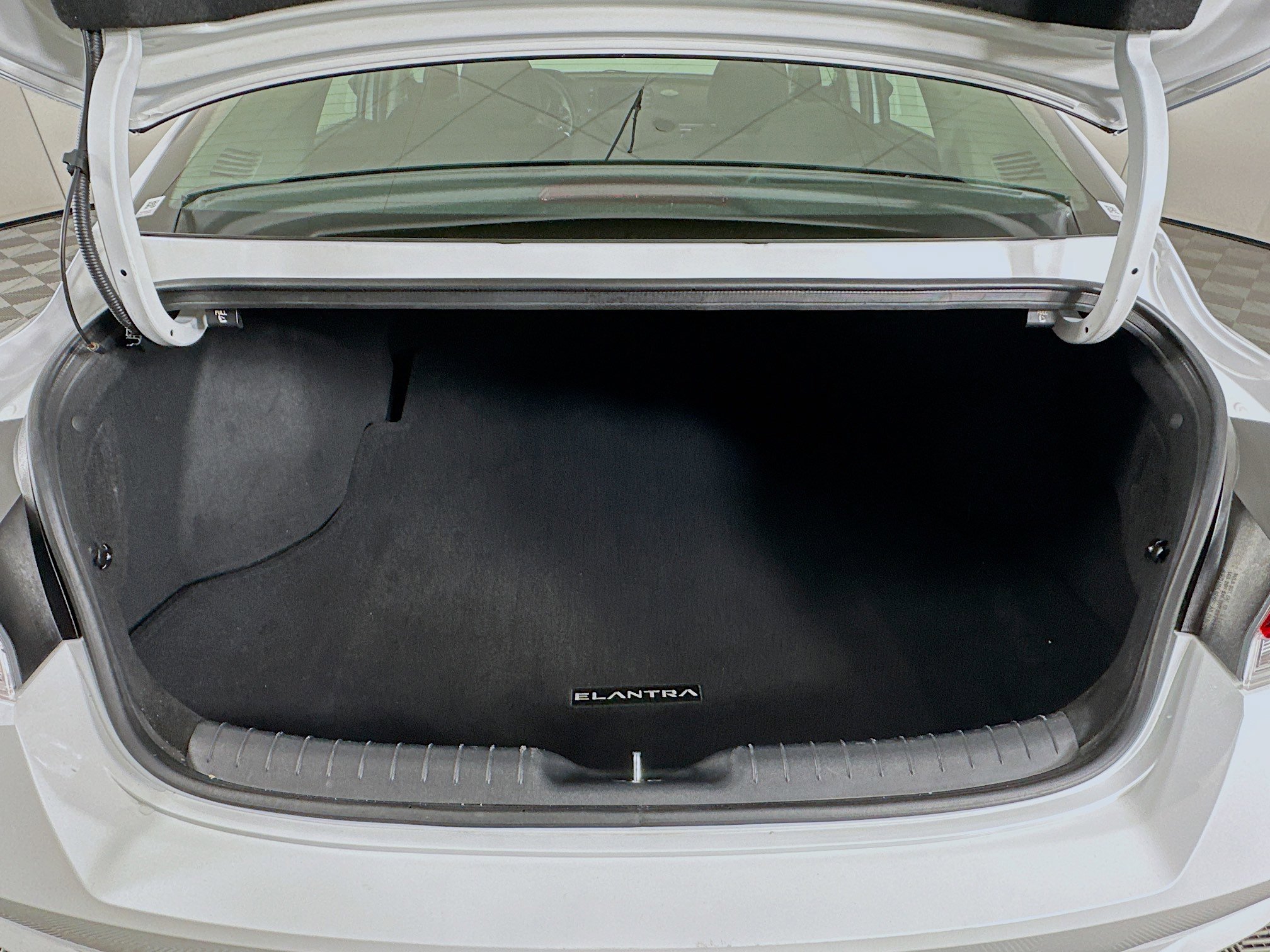 Used 2022 Hyundai Elantra SEL w/ Cargo Package image 26