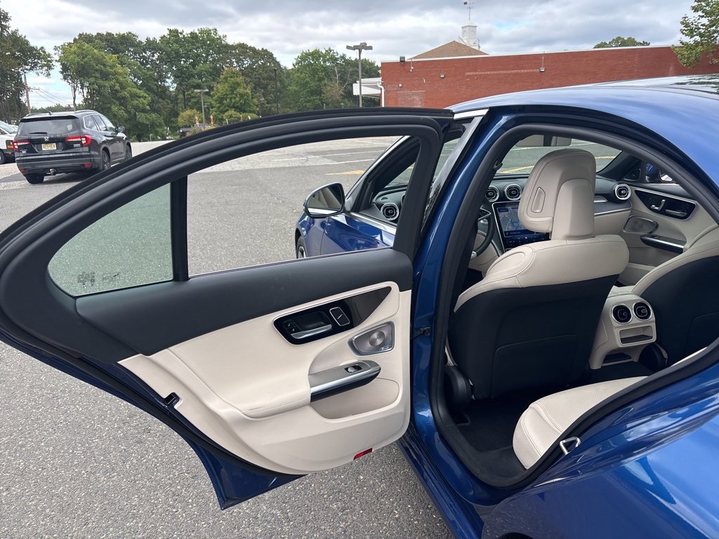 Used 2025 Mercedes-Benz C 300 4MATIC Sedan image 11