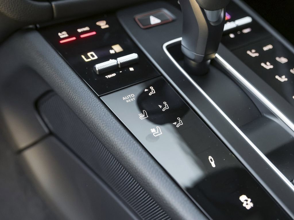 Certified 2026 Porsche Macan Turbo AWD/4WD image 28
