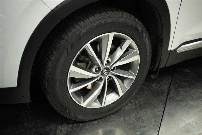 Used 2020 Hyundai Santa Fe SEL w/ Convenience + Premium Package AWD/4WD image 4