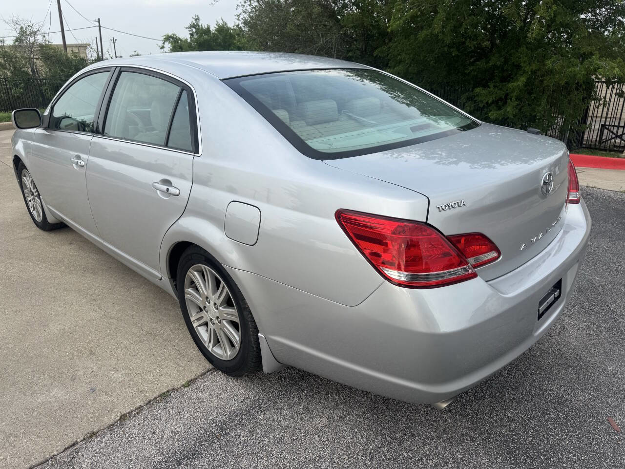 Used 2006 Toyota Avalon Limited FWD image 5