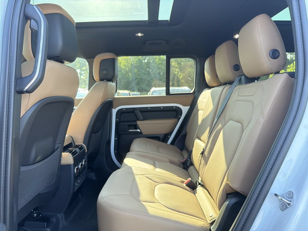 New 2026 Land Rover Defender 130 X-Dynamic SE AWD/4WD image 5