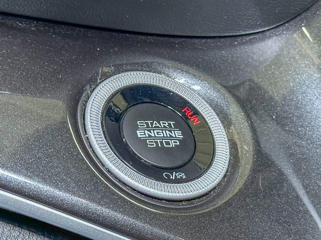 Used 2023 Jeep Grand Cherokee Laredo image 37