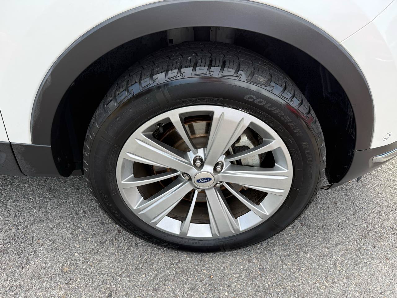 Used 2018 Ford Explorer Limited w/ Equipment Group 301A AWD/4WD image 46