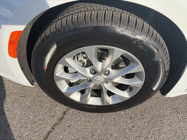 New 2026 Chrysler Pacifica Limited w/ Uconnect Theater Family Group image 10