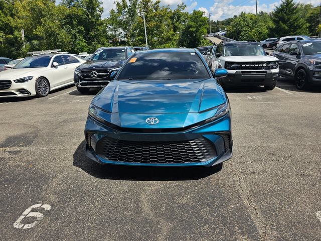 Used 2025 Toyota Camry SE FWD image 2