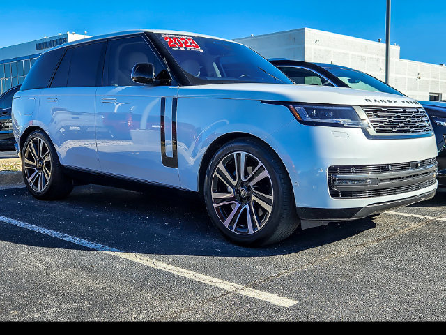 Used 2023 Land Rover Range Rover SE AWD/4WD image 2