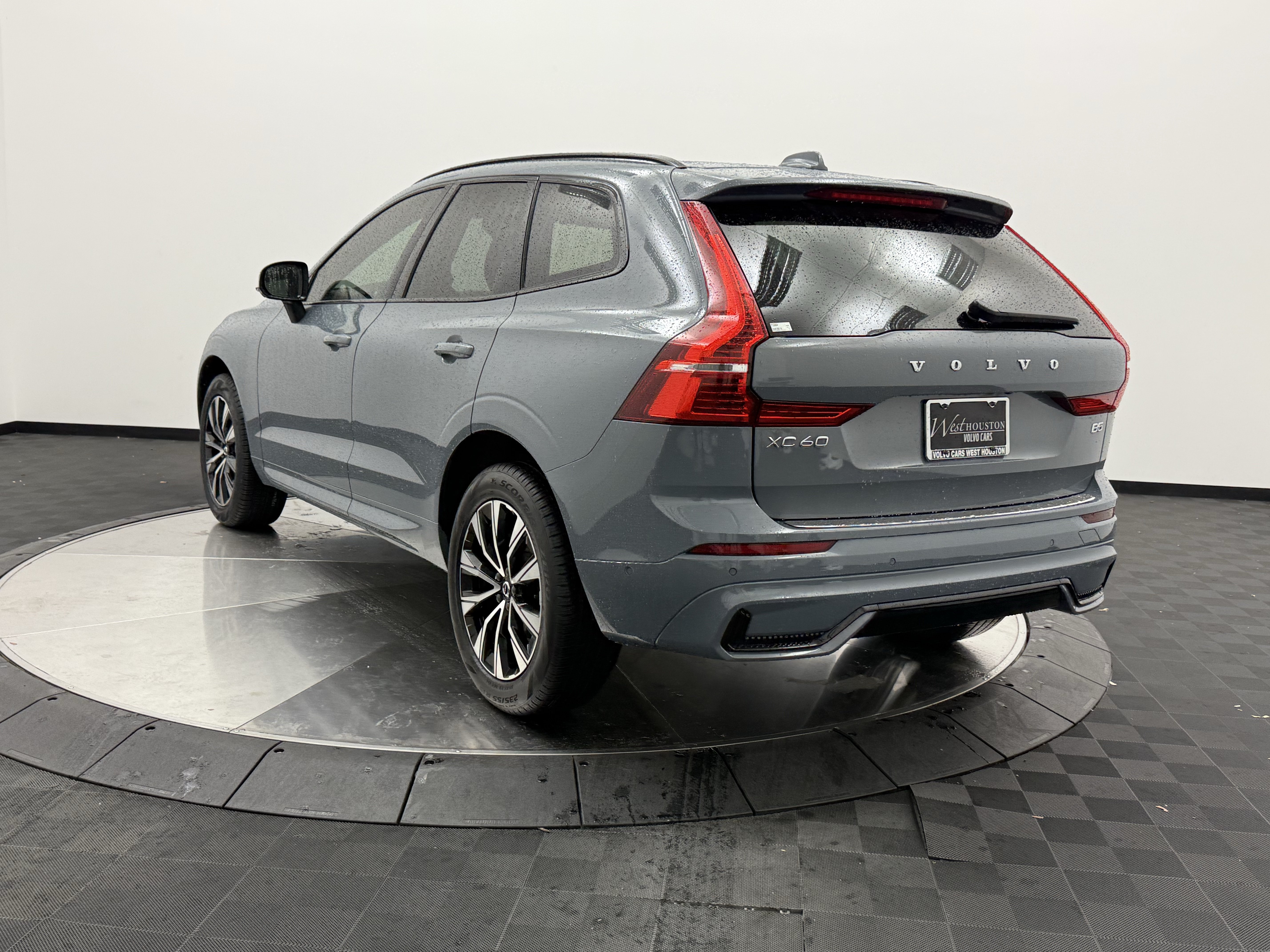 Certified 2023 Volvo XC60 B5 Plus w/ Climate Package FWD image 6