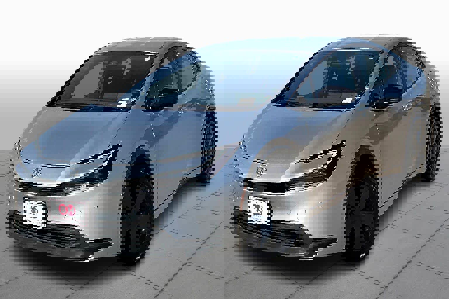 Used 2024 Toyota Prius XLE image 2