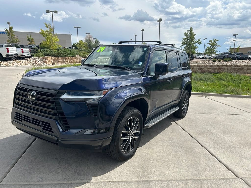 Used 2024 Lexus GX 550 AWD/4WD image 3