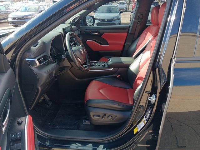 Used 2021 Toyota Highlander XSE image 19