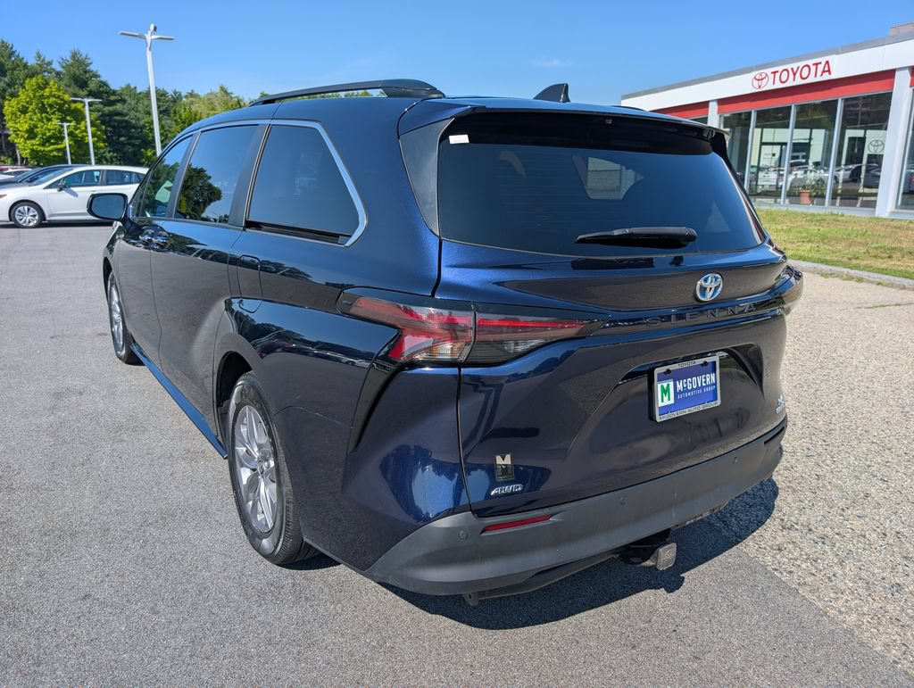Used 2024 Toyota Sienna XLE w/ XLE Plus Package AWD/4WD image 3