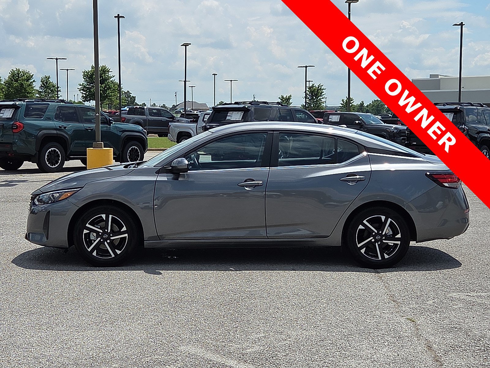Used 2025 Nissan Sentra SV FWD image 3
