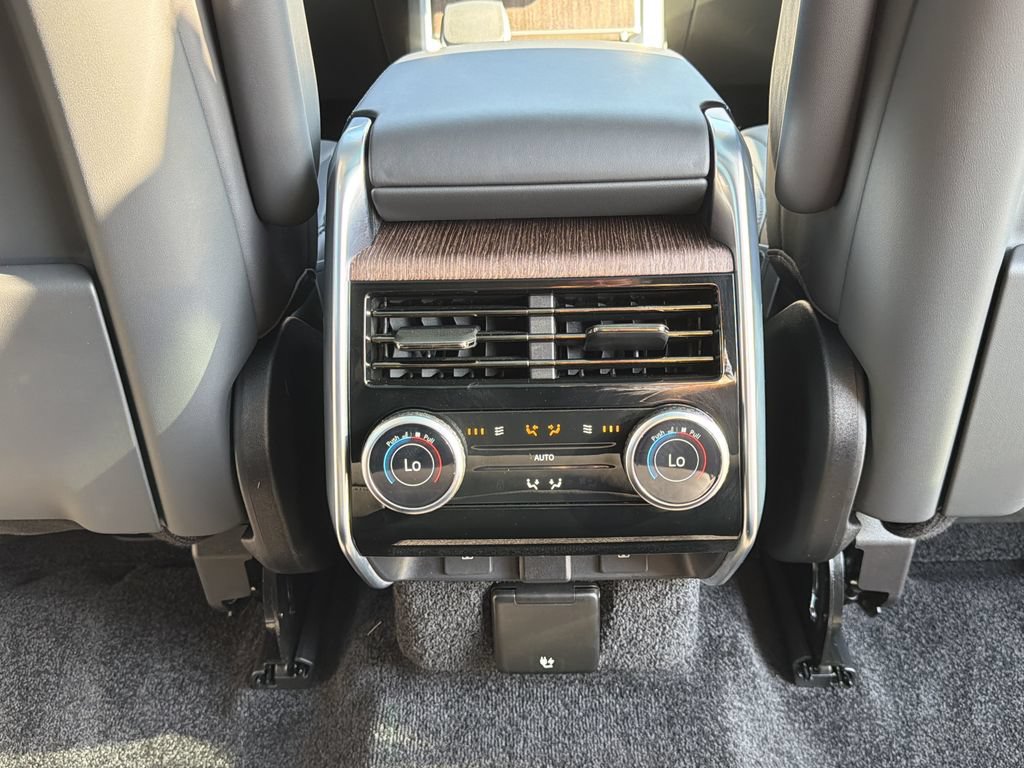 Used 2025 Land Rover Range Rover SE AWD/4WD image 19
