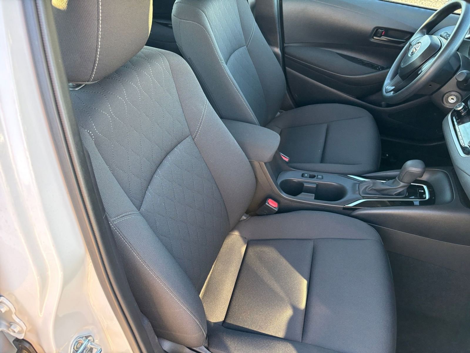 Used 2025 Toyota Corolla LE image 35