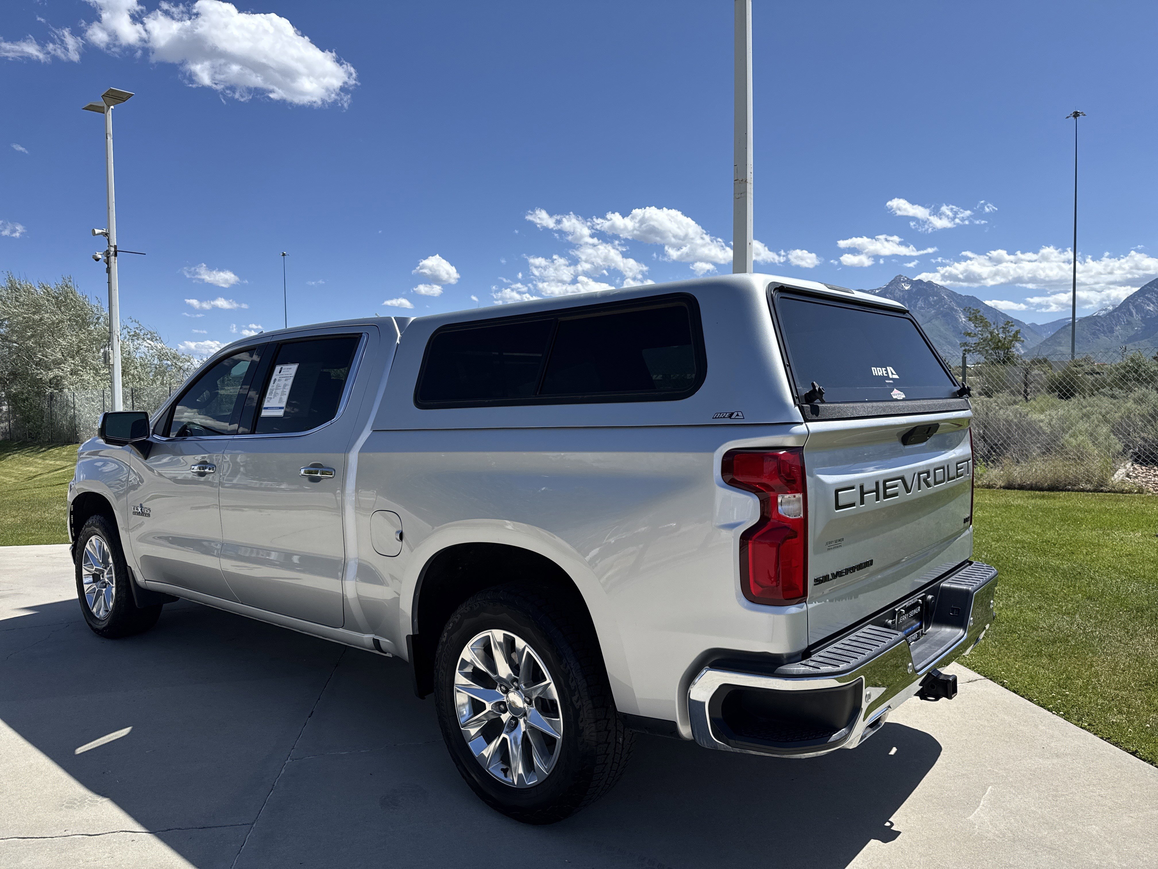 Used 2021 Chevrolet Silverado 1500 LTZ AWD/4WD image 3