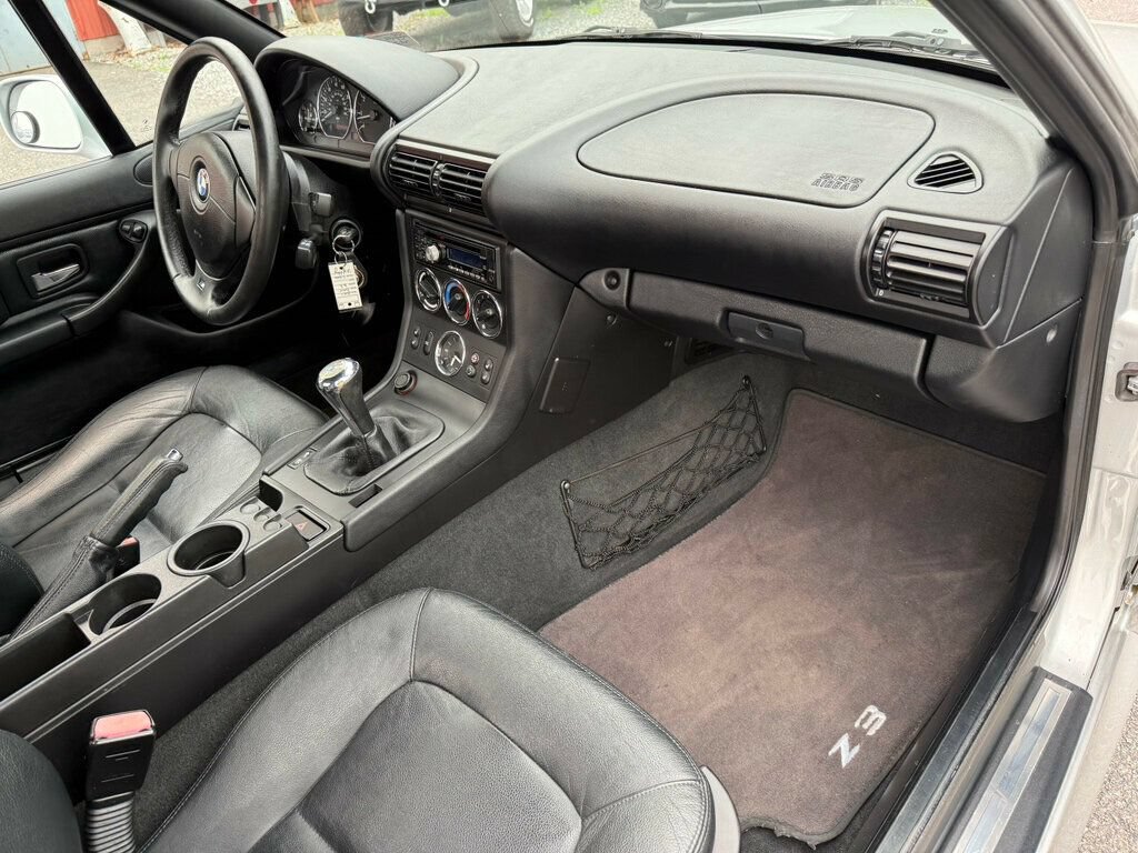 Used 2001 BMW Z3 3.0i RWD image 35