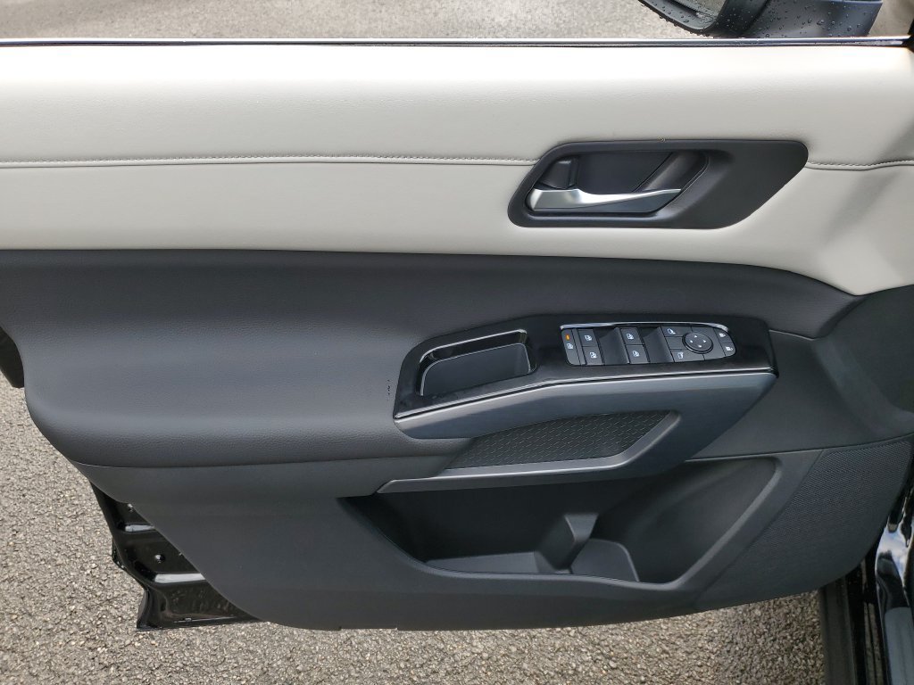 New 2026 Nissan Pathfinder SL FWD image 15