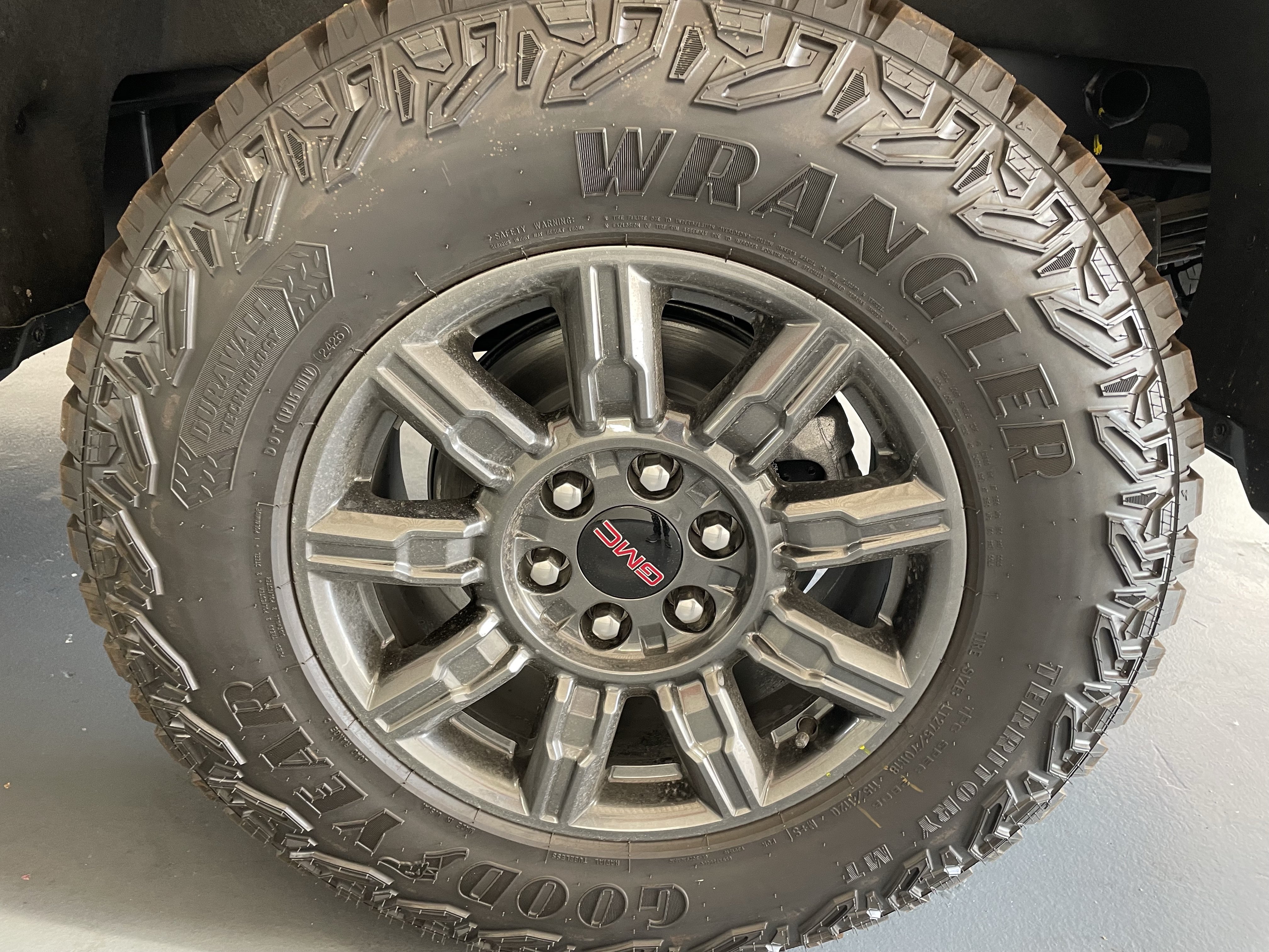 New 2026 GMC Sierra 1500 AT4X w/ LPO, Black Badging Package AWD/4WD image 7