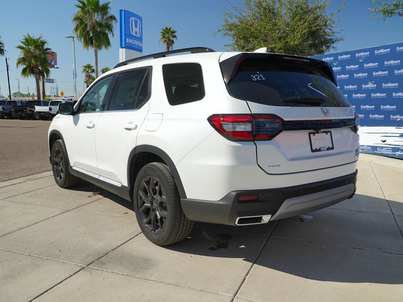 New 2025 Honda Pilot Touring image 8