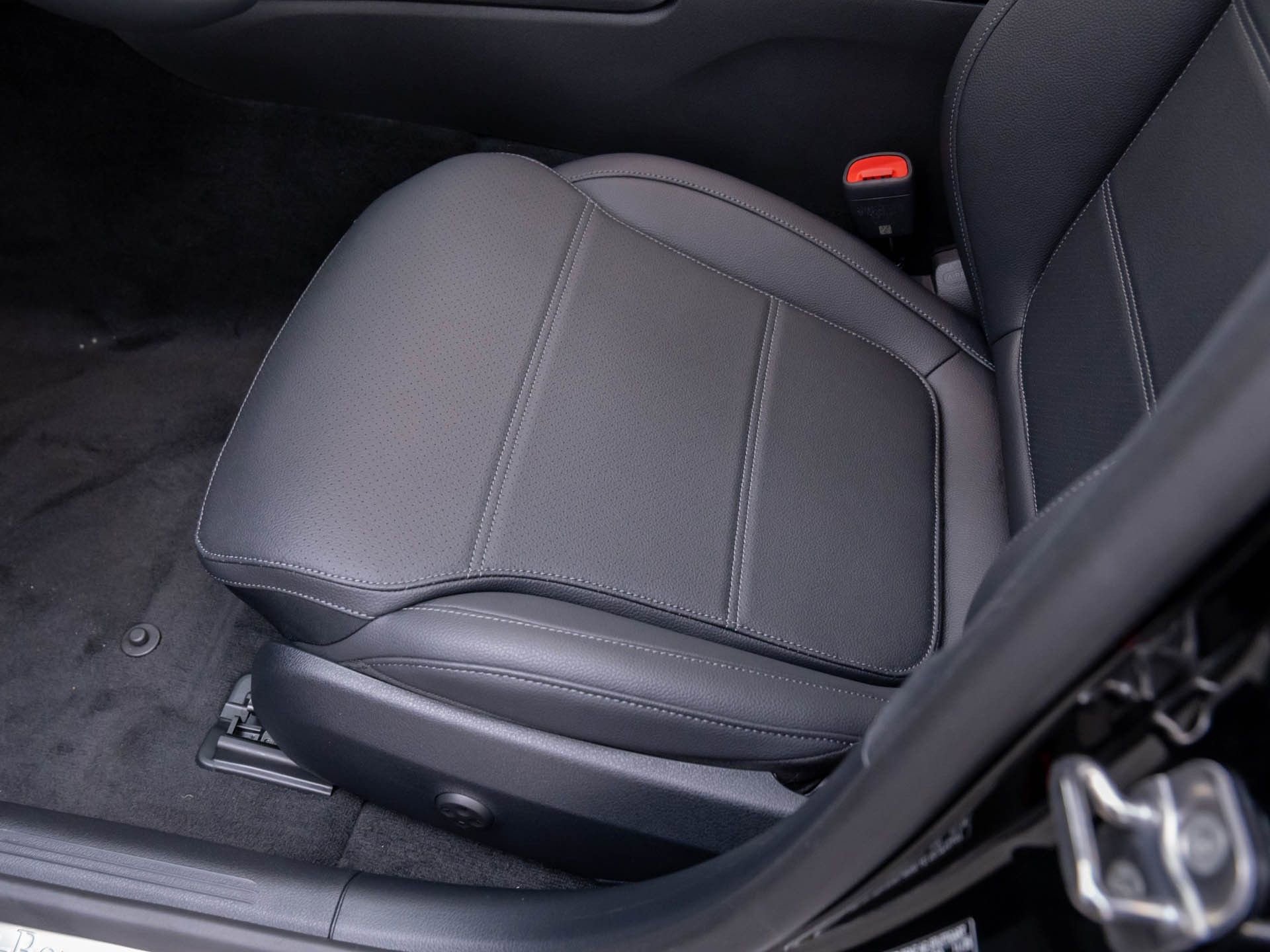 New 2026 Mercedes-Benz C 300 4MATIC Sedan image 16