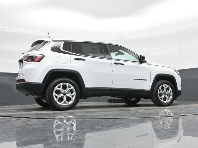 Used 2025 Jeep Compass Sport w/ Mopar Graphics Package AWD/4WD image 39