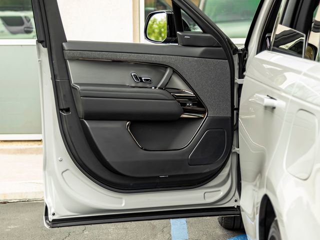 Used 2025 Land Rover Range Rover Sport Dynamic SE image 12